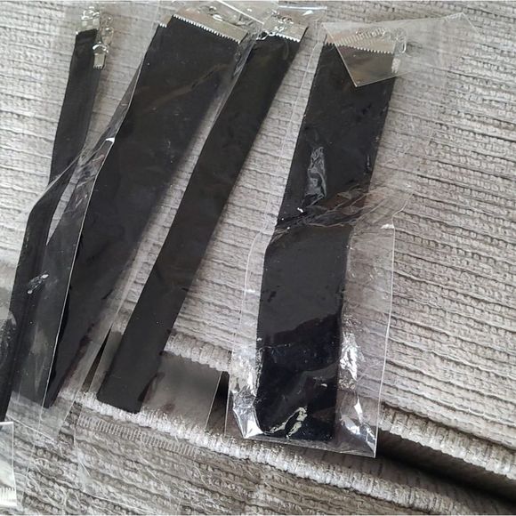 Set of 4 Trendy Black Velvet Choker Necklace Velve - Picture 2 of 2